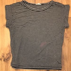 Black and Cream short sleeved Tshirt.  Juniors M